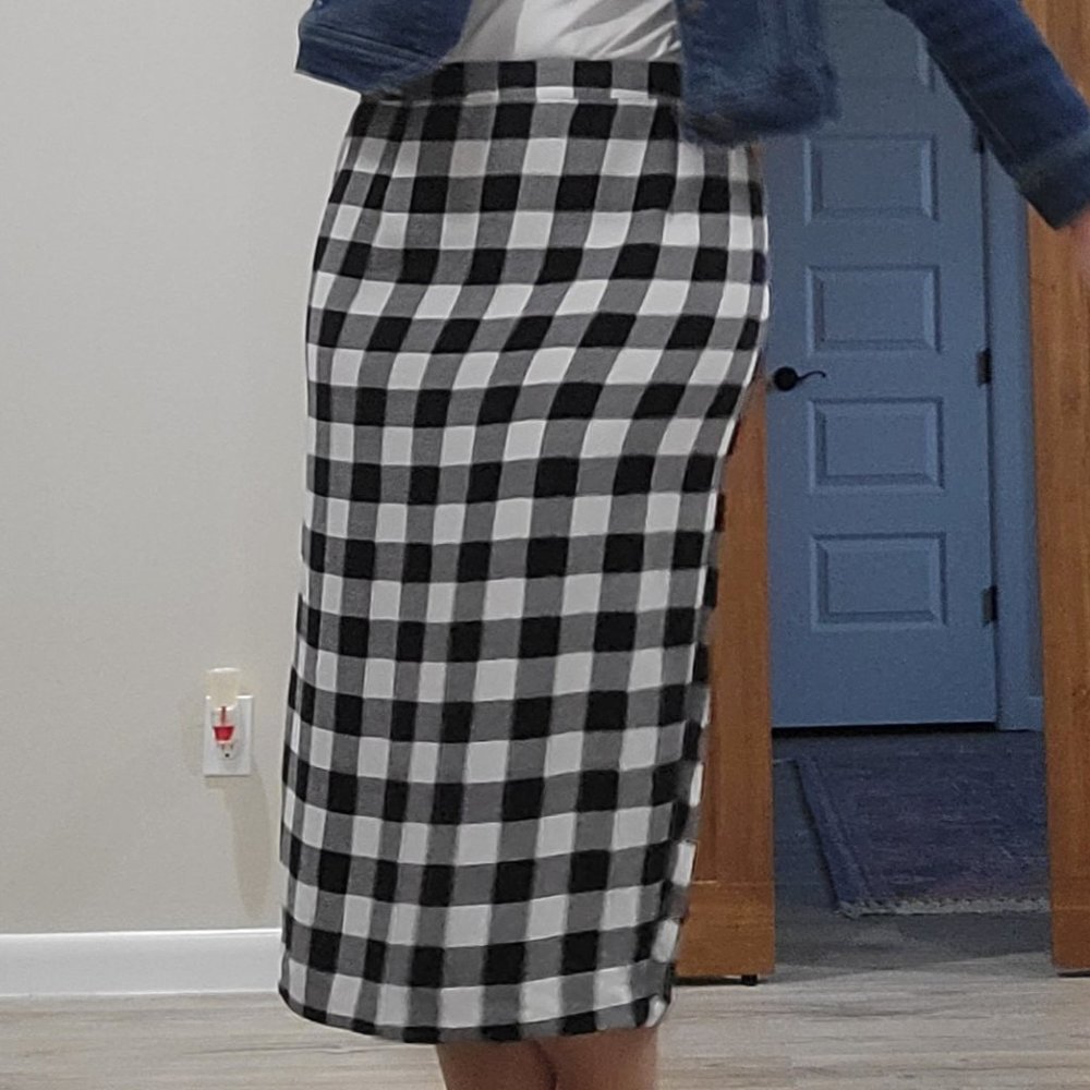 Black and White Checkered Pencil Skirt